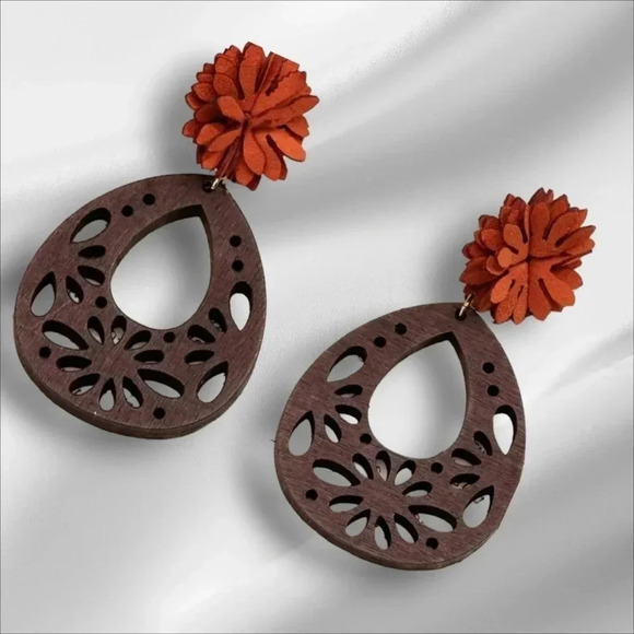 🆕️ Boho Chic Floral Trendy Eco-friendly Wooden Flower Cottagecore Earrings - Picture 1 of 8